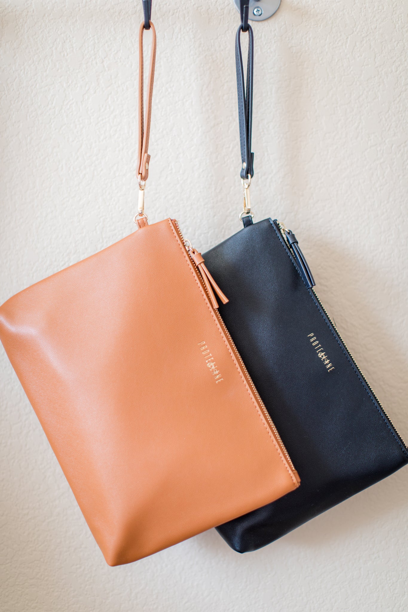 SALE - The Traveler Wristlet (Honeypot)
