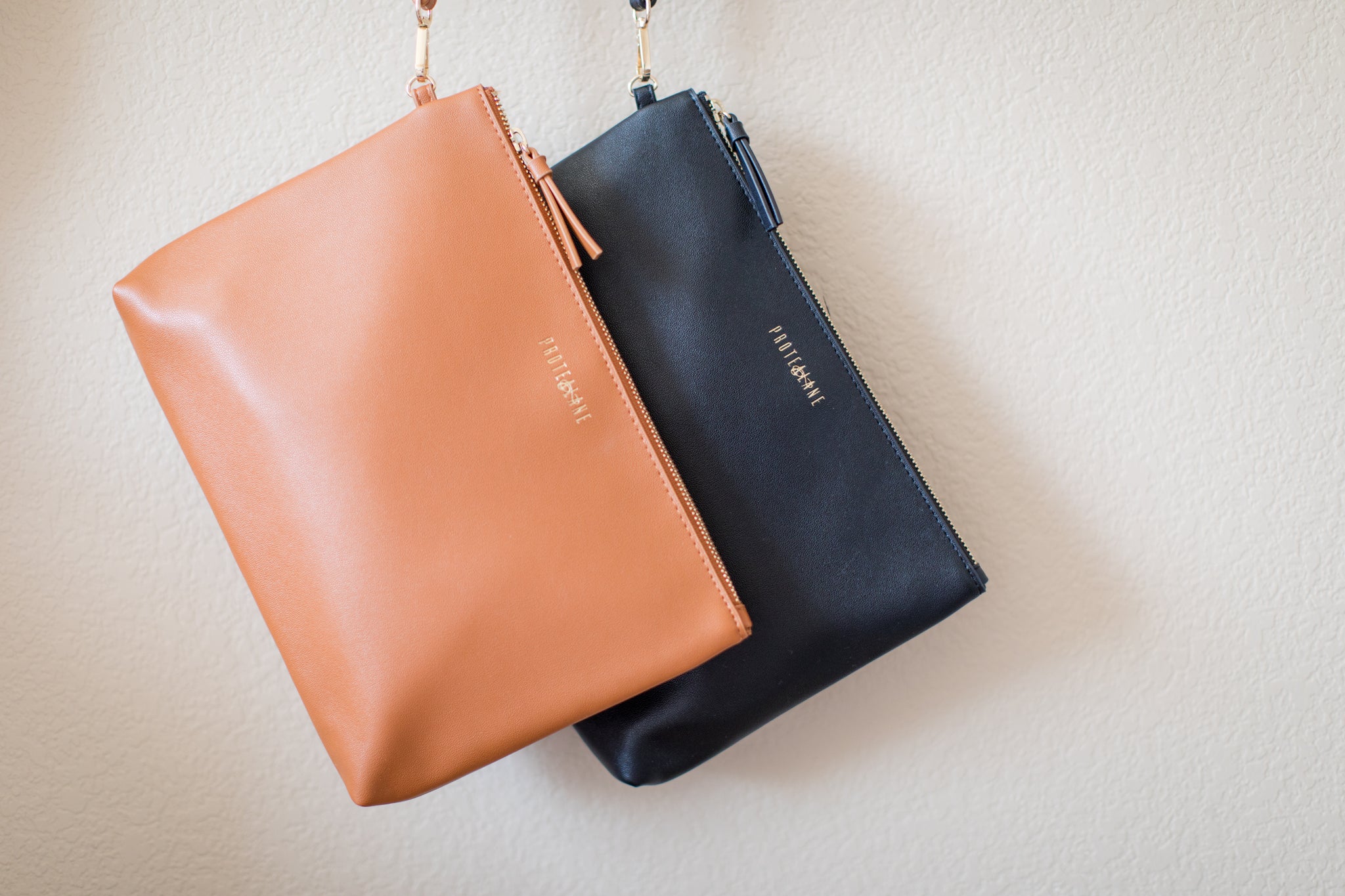 SALE - The Traveler Wristlet (Honeypot)
