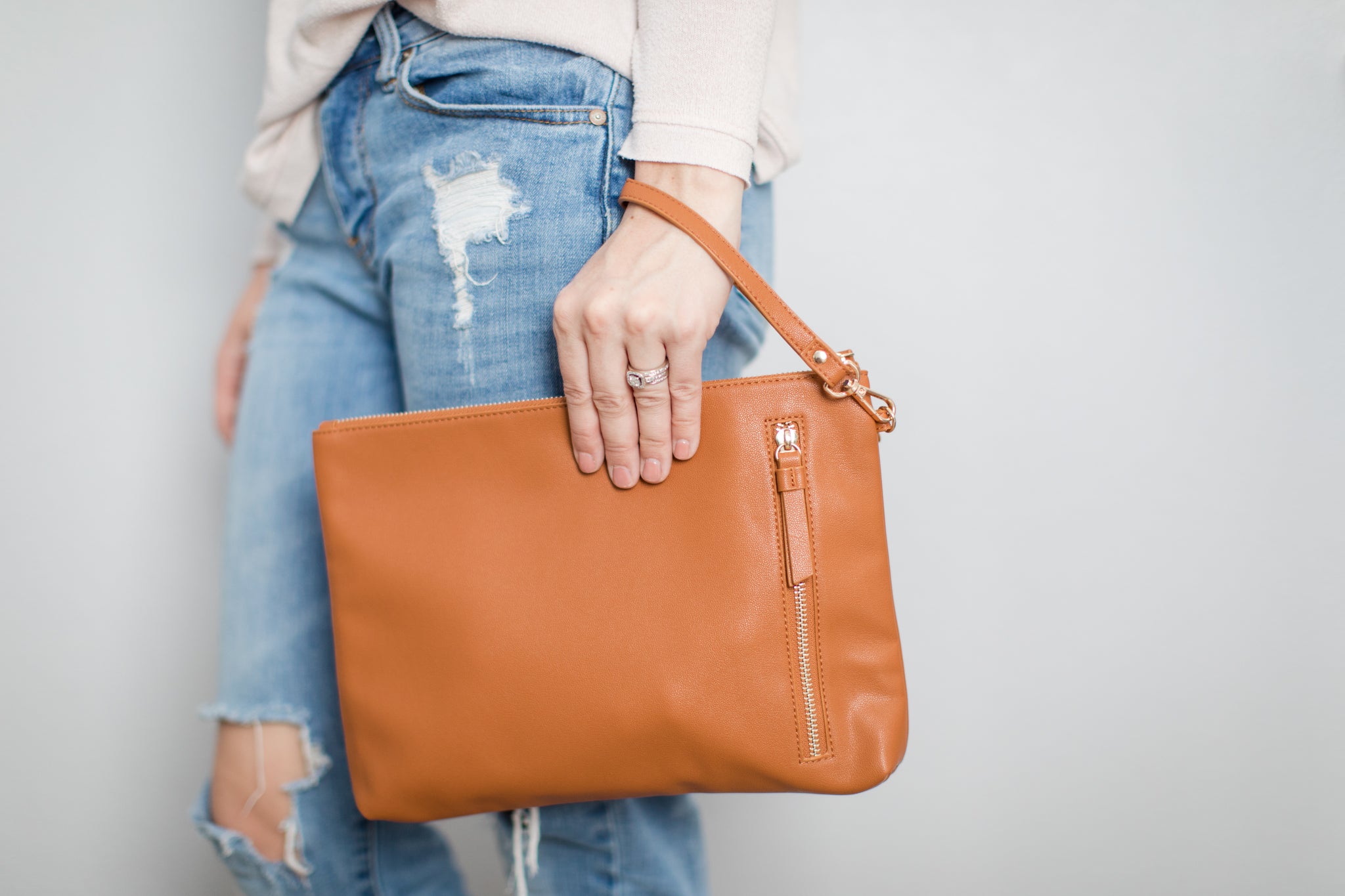 SALE - The Traveler Wristlet (Honeypot)