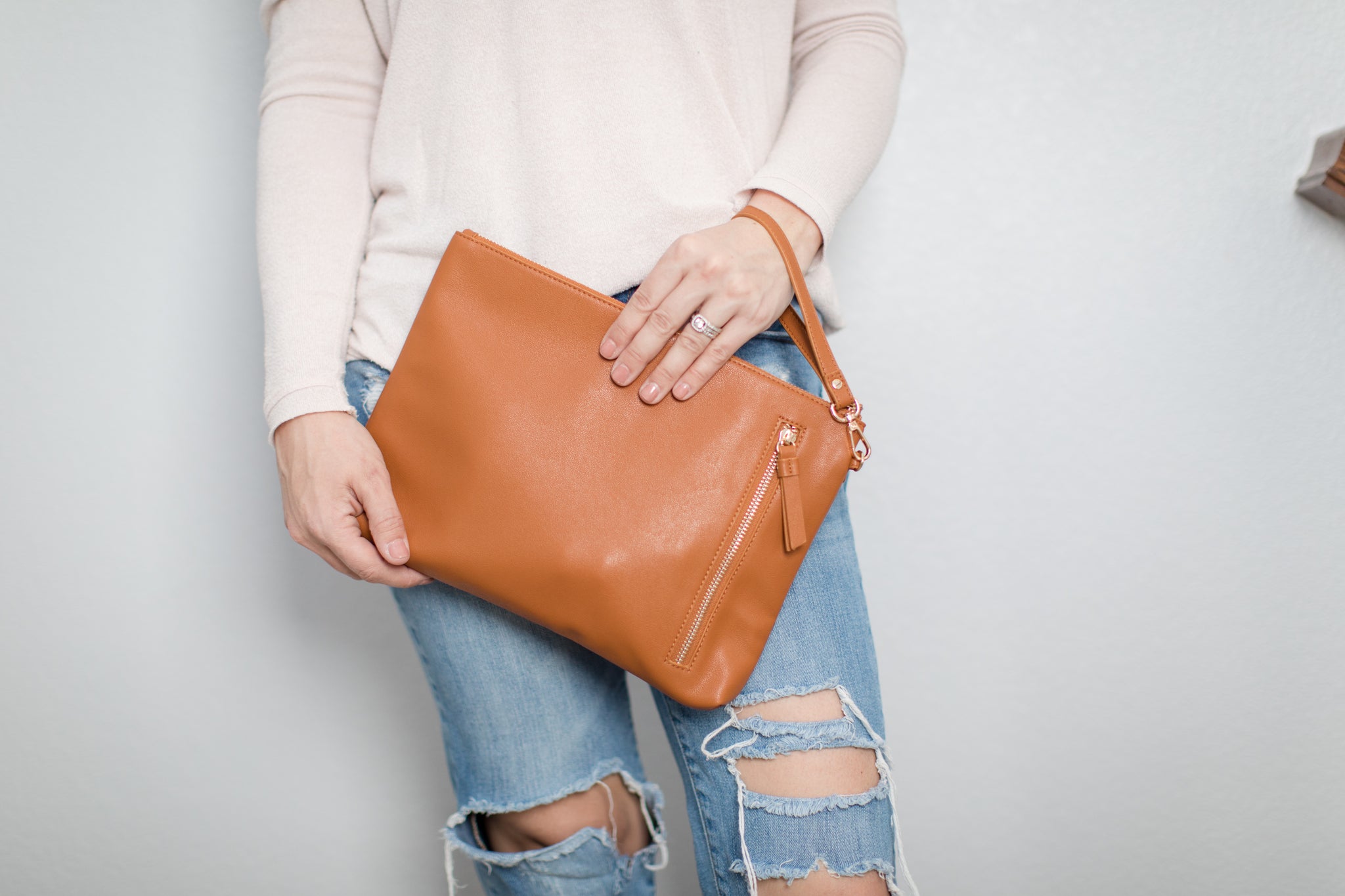 SALE - The Traveler Wristlet (Honeypot)